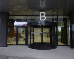 Bezpečnostní fólie SECUR GRIP 15 MIL proti vloupání.